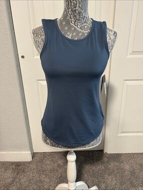 Reebok Tank Top with built in Bra M